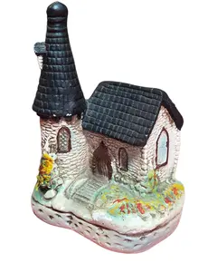 Foto de um(a) Miniatura de Gesso Veranna Bavaria, da categoria de Outros colecionáveis. Mini casinha colecionável década de 70 - Veranna Bavaria Belíssimas miniaturas produzidas em gesso, com o clássico estilo... Vendido no marketplace Trésors.
