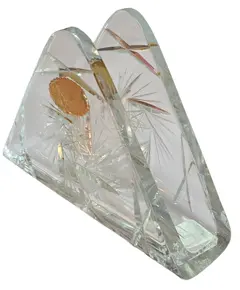 Foto de um(a) Porta-Guardanapos em Cristal Lapidado Santa Catarina, da categoria de Guardanapos de jantar. Peça clássica de mesa posta em cristal de alta qualidade, com lapidação tradicional em relevo. Produzido pela renomada marca... Vendido no marketplace Trésors.