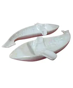 Foto de um(a) Par de Cinzeiros em Porcelana - Peixe, da categoria de Cinzeiros. Simetria e estilo náutico. Este par de cinzeiros em porcelana traz o frescor do design figurativo em formato de peixe,... Vendido no marketplace Trésors.