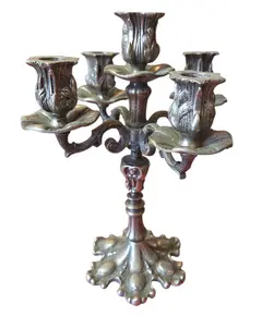 Foto de um(a) Candelabro em prata 90, da categoria de Castiçais. Eleve o nível das suas recepções com este magnífico candelabro em Prata 90. Com um banho de alta espessura e qualidade... Vendido no marketplace Trésors.