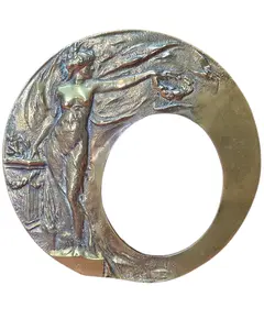 Foto de um(a) Porta-Retrato de Bronze: Elegância Atemporal, da categoria de Porta retratos. Diferente das molduras comuns, o porta-retrato de bronze é uma peça de alta durabilidade e peso, que traz um ar de... Vendido no marketplace Trésors.