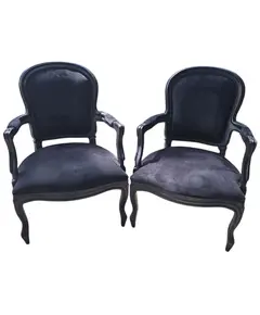 Foto de um(a) Par de Poltronas Luís XV, da categoria de Poltronas. Lindo par de poltronas clássicas em estilo Luis XV, com estrutura em madeira trabalhada e entalhes manuais. Peças autênticas... Vendido no marketplace Trésors.