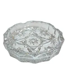 Foto de um(a) Cinzeiro Cristal Estrela, da categoria de Cinzeiros. O ápice da elegância funcional. Este cinzeiro é esculpido em cristal de alta transparência, apresentando lapidações... Vendido no marketplace Trésors.