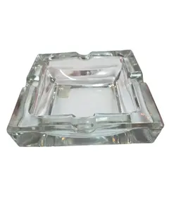 Foto de um(a) Cinzeiro Vidro Charuto, da categoria de Cinzeiros. Feito para o movimento. Este cinzeiro de vidro temperado foi projetado para aguentar o ritmo do dia a dia. Com bordas... Vendido no marketplace Trésors.