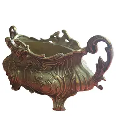 Foto de um(a) Centro de Mesa em Bronze Maciço, da categoria de Centro de mesa. Eleve o nível da sua decoração com este imponente centro de mesa em bronze maciço. Com acabamento refinado e peso... Vendido no marketplace Trésors.