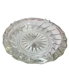 Foto de um(a) Cinzeiro Cristal Flor, da categoria de Cinzeiros. O ápice da elegância funcional. Este cinzeiro é esculpido em cristal de alta transparência, apresentando lapidações... Vendido no marketplace Trésors.