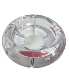 Foto de um(a) Cinzeiro Cristal Esfera, da categoria de Cinzeiros. O ápice da elegância funcional. Este cinzeiro é esculpido em cristal de alta transparência, apresentando lapidações... Vendido no marketplace Trésors.