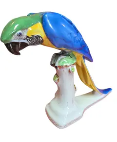 Foto de um(a) Escultura Arara Azul em Porcelana Fina – Pintada à Mão, da categoria de Objetos decorativos. Belíssima escultura em porcelana de alta qualidade, representando a majestosa Arara-Azul com detalhes realistas. Peça com... Vendido no marketplace Trésors.