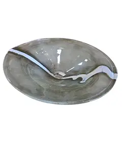 Foto de um(a) Fruteira em Murano Cinza, da categoria de Fruteiras. Esta fruteira de Murano cinza é a união perfeita entre a tradição milenar do vidro e o design contemporâneo. A sobriedade do... Vendido no marketplace Trésors.