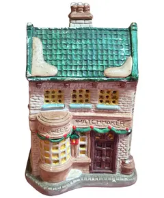 Foto de um(a) Miniatura Geo Weeton Watchmaker - Dickens Village Dept 56, da categoria de Outros colecionáveis. Leve o encanto da era vitoriana para sua coleção com esta peça clássica da Department 56. Parte da prestigiada Heritage... Vendido no marketplace Trésors.