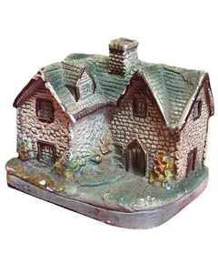 Foto de um(a) Miniatura de Gesso Veranna Bavaria, da categoria de Outros colecionáveis. Mini casinha colecionável década de 70 - Veranna Bavaria Belíssimas miniaturas produzidas em gesso, com o clássico estilo... Vendido no marketplace Trésors.