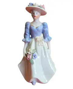 Foto de um(a) Biscuit em Porcelana, da categoria de Modelos e estatuetas. Magnífica figura feminina em porcelana biscuit, caracterizada pelo acabamento fosco e toque aveludado que realça a riqueza... Vendido no marketplace Trésors.