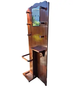 Foto de um(a) Rara Chapeleira Ronconi em Imbuia Maciça – Espelho Bisotê Original – Relíquia, da categoria de Cabideiros e porta-chapéus. Apresentamos uma peça icônica da prestigiada Móveis Ronconi. Esta chapeleira em Imbuia de lei é o epítome da elegância para... Vendido no marketplace Trésors.