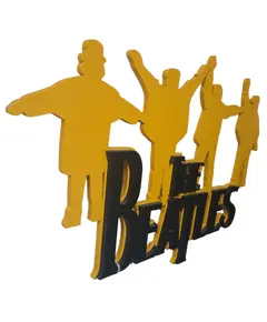 Foto de um(a) Placa Decorativa "The Beatles" – Silhueta Amarela & Logo Preto (3D), da categoria de Placas. Leve a magia de Liverpool para sua casa com esta incrível placa decorativa dos Beatles! Esta peça combina dois elementos... Vendido no marketplace Trésors.