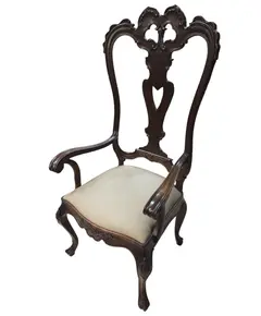 Foto de um(a) Cadeira Trono Luís XV – Espaldar Alto (83 cm) com Entalhes Manuais, da categoria de Poltronas. Exuberante Cadeira Trono Luís XV, peça de alta marcenaria que se destaca pela imponência de suas dimensões e refinamento dos... Vendido no marketplace Trésors.