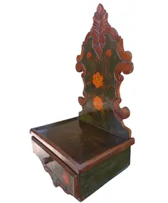 Foto de um(a) Oratório de Parede em Madeira Maciça –Pintura Floral Artesanal, da categoria de Objetos religiosos e espirituais. Este é um oratório de parede singular, que une a tradição da fé com a delicadeza da arte popular. Produzido em madeira... Vendido no marketplace Trésors.