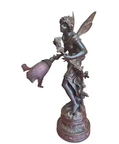 Foto de um(a) Antiga Luminária Escultura Petit Bronze Estilo Art Nouveau - Tulipa em Vidro Acetinado, da categoria de Escultura. Elegância e Arte em uma Peça Única Apresentamos esta magnífica luminária escultura confeccionada em petit bronze, uma peça... Vendido no marketplace Trésors.