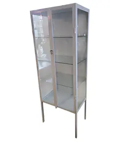 Foto de um(a) Farmacinha Vintage Branca, da categoria de Armários e Guarda Roupas. Autêntica cristaleira hospitalar vintage, popularmente conhecida como "farmacinha". Esta peça combina a robustez do... Vendido no marketplace Trésors.