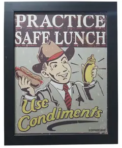 Foto de um(a) Quadro Decorativo Vintage - "Practice Safe Lunch - Use Condiments", da categoria de Fotografia. Dê um toque de humor retrô e personalidade ao seu ambiente com este quadro decorativo de estilo vintage. A peça apresenta... Vendido no marketplace Trésors.