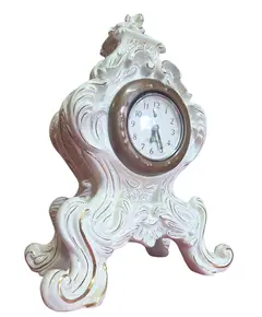 Foto de um(a) Relógio de Mesa em Porcelana Craquelada – Peça Decorativa, da categoria de Relógios de mesa. **RELÓGIO NÃO FUNCIONA, PEÇA ADAPTADA NA PORCELANA** Este elegante relógio de mesa é uma peça de destaque que une o charme... Vendido no marketplace Trésors.