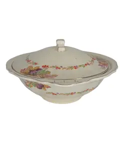 Foto de um(a) Sopeira Inglesa J&G Meakin Sunshine - Faiança "Autumn Fruits" com Friso a Ouro, da categoria de Terrinas de sopa. Belíssima sopeira antiga (terrina) em faiança inglesa, produzida pela renomada manufatura J&G Meakin, pertencente à icônica... Vendido no marketplace Trésors.