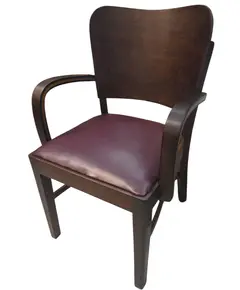 Foto de um(a) Cadeira Cimo em Imbuia, da categoria de Outras cadeiras . Relíquia do Design Brasileiro: Cadeira Móveis Cimo Encante seu ambiente com uma peça autêntica da história do mobiliário... Vendido no marketplace Trésors.