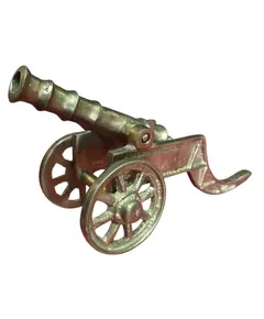 Foto de um(a) Miniatura de Canhão em Bronze Maciço, da categoria de Outros colecionáveis. Peça decorativa de canhão antigo, confeccionada inteiramente em bronze. Uma peça que une robustez e detalhamento, ideal para... Vendido no marketplace Trésors.