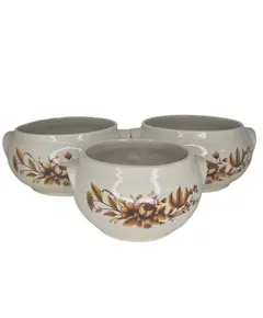 Foto de um(a) Trio de Tigelas Refratárias Nerina Louveira - Floral Outonal Vintage, da categoria de Travessas e tigelas. Conjunto com 03 tigelas/sopeiras individuais em cerâmica refratária de alta resistência, produzidas pela tradicional marca... Vendido no marketplace Trésors.