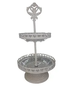 Foto de um(a) Fruteira / Doceira de 2 Andares Estilo Provençal - Metal Trabalhado e Vidro, da categoria de Fruteiras. Elegante suporte de dois andares com design inspirado no estilo Shabby Chic / Provençal. Esta peça une a robustez do metal... Vendido no marketplace Trésors.