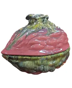 Foto de um(a) Antiga Bomboniere Cerâmica Weiss – Formato de Noz com Inseto, da categoria de Garrafas, potes e jarros. Rara e excêntrica bomboniere em cerâmica esmaltada, produzida pela renomada Cerâmica Weiss. Uma peça de colecionismo que... Vendido no marketplace Trésors.