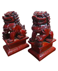 Foto de um(a) Par de Cães de Fó em Resina - Leões Guardiões Chineses, da categoria de Outros colecionáveis. Imponente par de Cães de Fo em tom vermelho profundo, emulando a tradicional técnica oriental de escultura em cinábrio.... Vendido no marketplace Trésors.