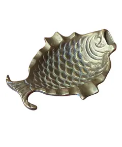 Foto de um(a) Cinzeiro Decorativo Peixe em Bronze, da categoria de Cinzeiros. Lindo cinzeiro vintage em formato de peixe, confeccionado em metal maciço bronze com pátina original do tempo. Vendido no marketplace Trésors.