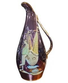 Foto de um(a) Jarra Decorativa Vintage – Cerâmica Metalizada Tema Náutico, da categoria de Garrafas, potes e jarros. Esta peça é um exemplar magnífico do design de interiores das décadas de 50 e 60. Com um formato orgânico e alongado, a... Vendido no marketplace Trésors.