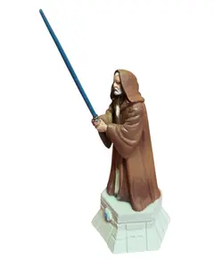 Foto de um(a) Estátua Obi-Wan Kenobi (Old Ben) Star Wars - Peça de Xadrez Colecionável (Cavaleiro Branco) - Pintado à Mão, da categoria de Figuras de ação. Adicione a sabedoria do lendário "Old Ben" à sua coleção com esta figura detalhada de Obi-Wan Kenobi. Esta peça faz parte da... Vendido no marketplace Trésors.