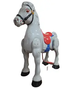 Foto de um(a) Raro Cavalinho Inglês Mobo Bronco – Original Década de 40, da categoria de Triciclos e pedalinhos. Uma Relíquia Autêntica do Brinquedo Britânico do Pós-Guerra. Apresentamos este magnífico cavalinho de balanço de metal da... Vendido no marketplace Trésors.