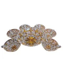 Foto de um(a) Jogo de Sobremesa Vintage em Vidro Trabalhado – 7 Peças – Detalhes Âmbar, da categoria de Garrafas, potes e jarros. Encantador conjunto para sobremesa vintage, composto por uma taça de servir (bowl central) e seis taças individuais. Uma... Vendido no marketplace Trésors.