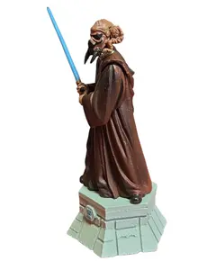 Foto de um(a) Plo Koon Star Wars - Peça de Xadrez Colecionável (Torre Branca) - Pintada à Mão, da categoria de Figuras de ação. Leve para sua coleção a sabedoria e o poder do Mestre Jedi Plo Koon. Esta figura detalhada faz parte da coleção oficial de... Vendido no marketplace Trésors.