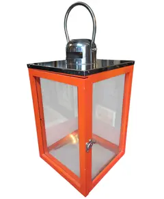 Foto de um(a) Lanterna Decorativa Porta-Velas em Madeira Laranja e Aço Inox, da categoria de Sinalizadores. Adicione um toque de sofisticação e cor ao seu ambiente com esta belíssima Lanterna Decorativa. Unindo a robustez da madeira... Vendido no marketplace Trésors.