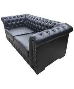 Foto de um(a) Sofá Chesterfield 2 Lugares Preto, da categoria de Sofás. Este sofá de 2 lugares traz o icônico design Chesterfield, uma peça que é sinônimo de sofisticação e luxo desde o século... Vendido no marketplace Trésors.