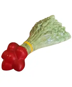 Foto de um(a) Vaso de Parede Antigo Rabanete em Faiança, da categoria de Floreira de parede. Exclusivo vaso de parede (pocket wall vase) em faiança vitrificada, moldado em formato figurativo de um maço de rabanetes.... Vendido no marketplace Trésors.