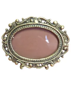 Foto de um(a) Porta Retrato em Bronze Oval - Horizontal, da categoria de Porta retratos. Belíssimo porta-retrato horizontal oval confeccionado em bronze de alta qualidade. Esta peça apresenta um trabalho de... Vendido no marketplace Trésors.
