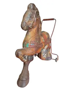 Foto de um(a) Pônei Mobo Bronco – Original England, da categoria de Brinquedos antigos. Este exemplar autêntico do "Mobo Bronco" é uma verdadeira peça de história. Fabricado na Inglaterra. Vendido no marketplace Trésors.