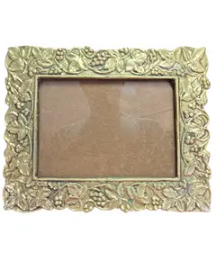 Foto de um(a) Porta Retrato em Bronze - Horizontal, da categoria de Porta retratos. Belíssimo porta-retrato horizontal confeccionado em bronze de alta qualidade. Esta peça apresenta um trabalho de fundição... Vendido no marketplace Trésors.