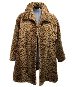 Foto de um(a) Casaco Vintage em Pelúcia Animal Print, da categoria de Casacos. INCRÍVEL casaco VINTAGE, pelúcia acrílica impecável, importado EUA, possui bolsos com acabamento em couro, modelagem... Vendido no marketplace Trésors.