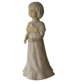 Foto de um(a) Perfume Avon Sentimental Doll Vintage, da categoria de Outros colecionáveis. Perfume Avon Sentimental Doll Colecionável. Vendido no marketplace Trésors.