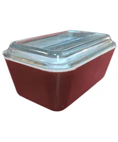 Foto de um(a) Manteigueira Pyrex USA Marrom - 502, da categoria de Outros utensílios. Adicione um toque de nostalgia e funcionalidade à sua cozinha ou coleção com esta autêntica peça Pyrex, fabricada nos... Vendido no marketplace Trésors.