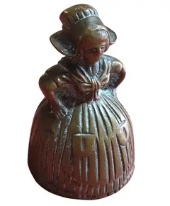 Foto de um(a) Sino de Mesa Antigo em Bronze – Figura Feminina, da categoria de Outros colecionáveis. Excelente estado vintage, apresentando o desgaste natural da pátina que atesta sua antiguidade, sem marcas de restauro ou... Vendido no marketplace Trésors.