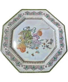 Foto de um(a) Prato Octogonal em Porcelana Oriental, da categoria de Pratos Decorativos. Este magnífico prato decorativo em porcelana oriental, destaca-se pelo seu formato geométrico e pela riqueza de sua... Vendido no marketplace Trésors.