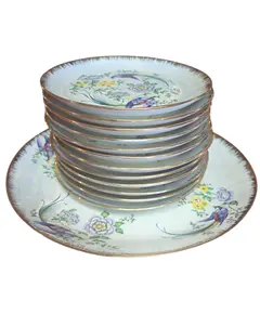 Foto de um(a) Conjunto de Sobremesa em Porcelana - 13 Peças - Decor Faisões e Flores, da categoria de Conjuntos de servir. Belíssimo jogo de sobremesa composto por 13 peças, confeccionado em porcelana de alta qualidade com acabamento em fundo... Vendido no marketplace Trésors.