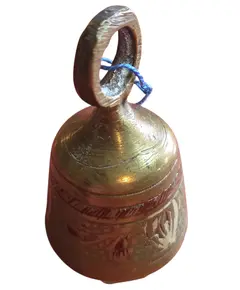 Foto de um(a) Sino Decorativo em Bronze, da categoria de Outros colecionáveis. Beleza artesanal e som cristalino.Este sino é uma peça versátil, ideal tanto para colecionadores quanto para uso em rituais,... Vendido no marketplace Trésors.